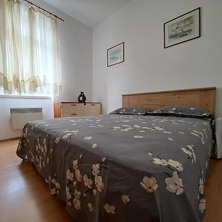 Apartment Duje Varos