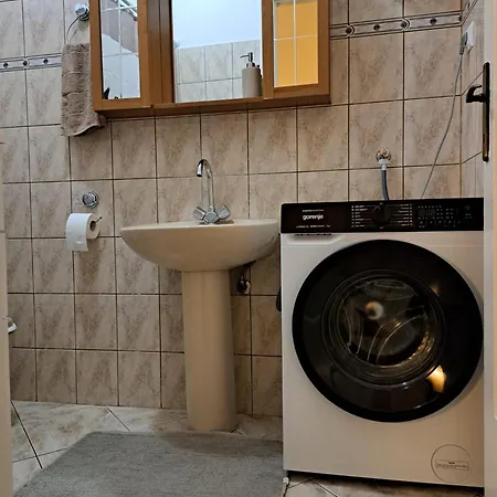 Duje Varos Apartment