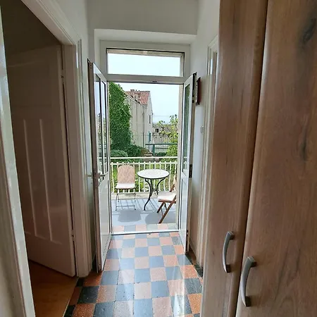 Apartment Duje Varos
